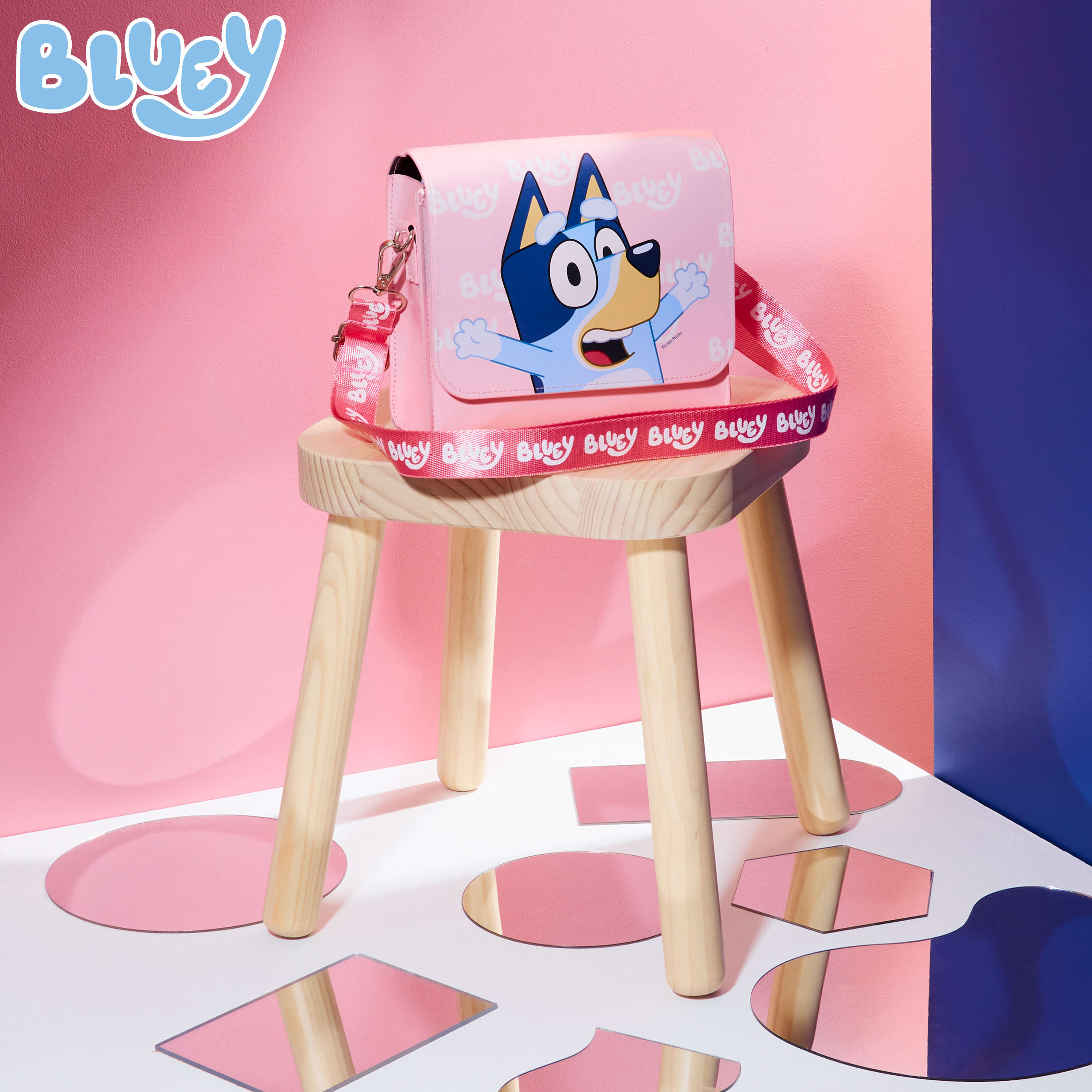 新品アメリカ限定レア　Bluey ショルダーバッグ 新品アメリカ限定レアBluey ショルダーバッグ